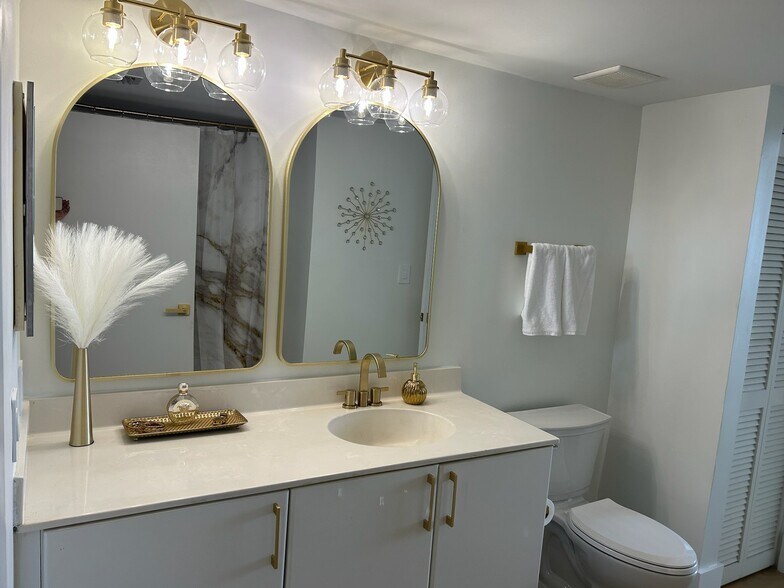 Building Photo - 3020 NE 32nd Ave