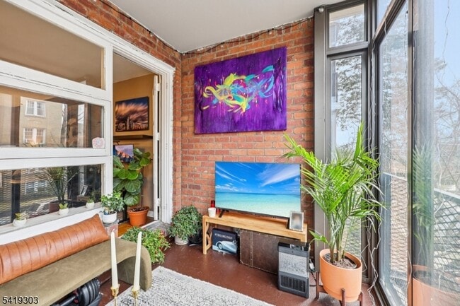 Building Photo - 5 Roosevelt Pl