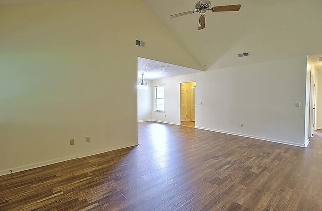 Building Photo - 784 Inwood Dr