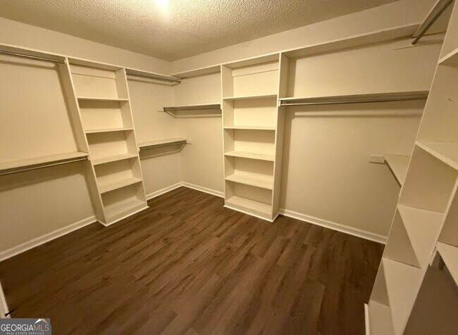 Building Photo - 105 Mockingbird Dr