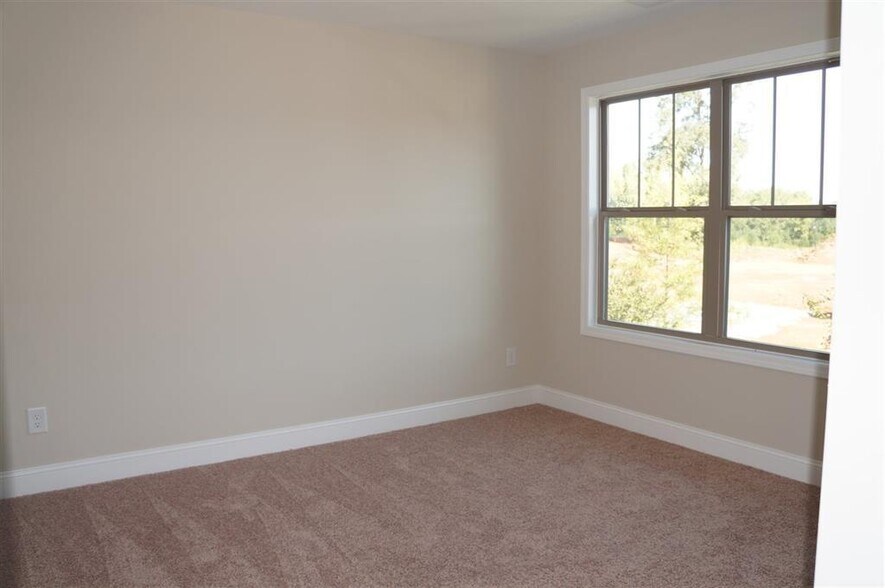 Building Photo - 1023 Edenbrooke Cir