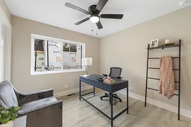 Building Photo - 5901 W Erie St