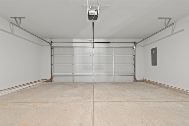 Building Photo - 10092 Anders Wy S E