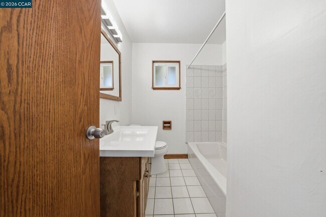 Building Photo - 1930 Sunshine Dr