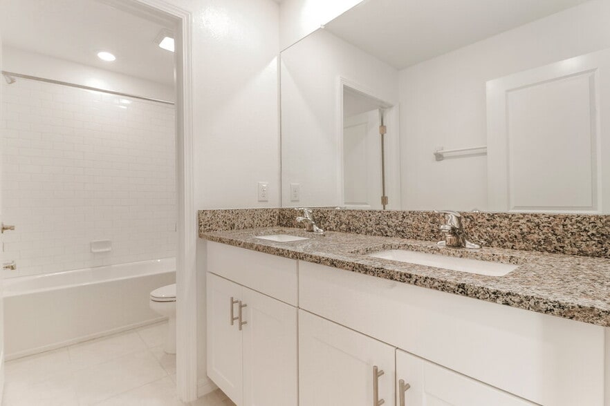 Building Photo - 2161 Skybrooke Blvd