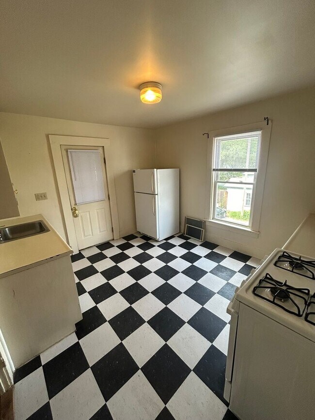 Building Photo - 149 N Union St