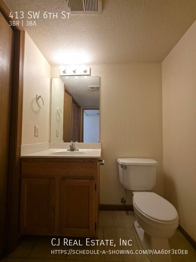 Building Photo - 413 SW 6 St