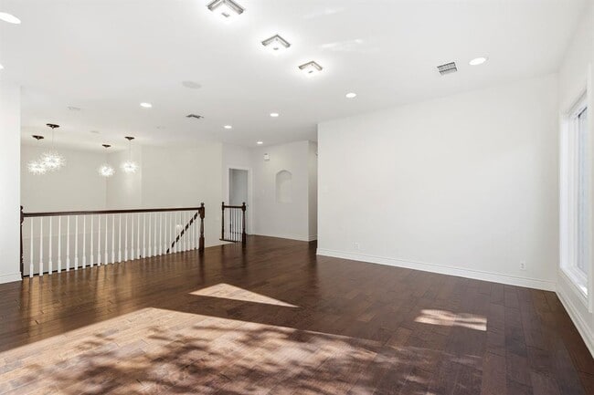 Building Photo - 1213 Grosvener Ct