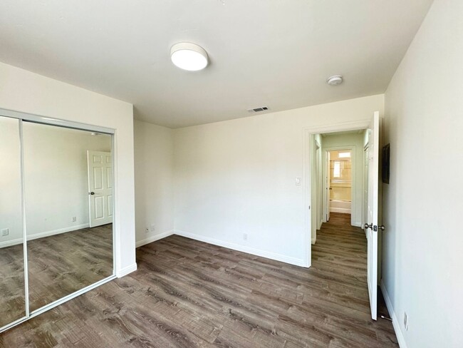 Building Photo - Newly renovated home in Linda Vista