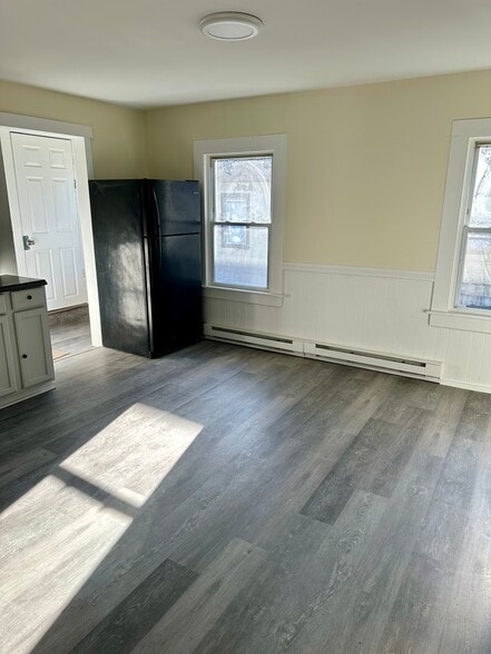 Building Photo - 39 N Spring St