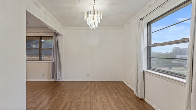 Building Photo - 1707 Phillips Dr