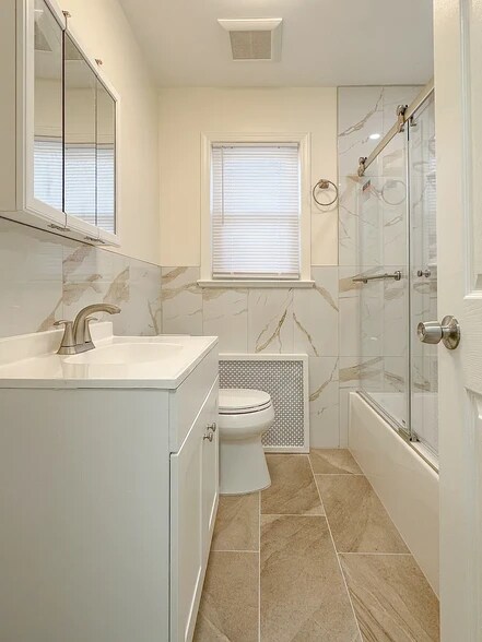 Building Photo - 76 Front St