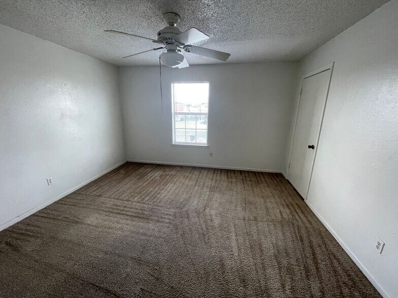 Building Photo - 1006 Eastside Dr