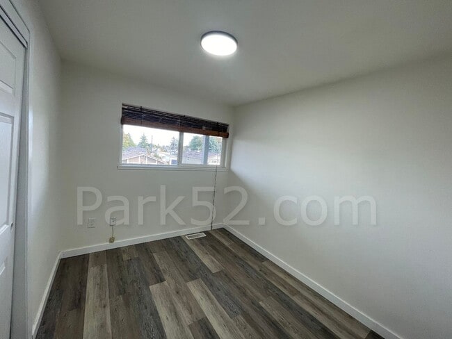 Building Photo - North Tacoma 4 Bed 2 Bath Single Family Home