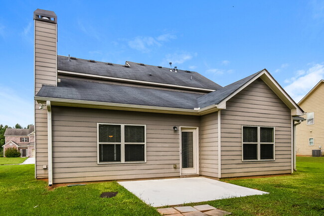 Building Photo - 2080 Hydrangea Ln