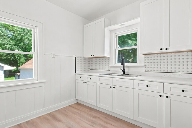 Building Photo - 6929 13th Ave