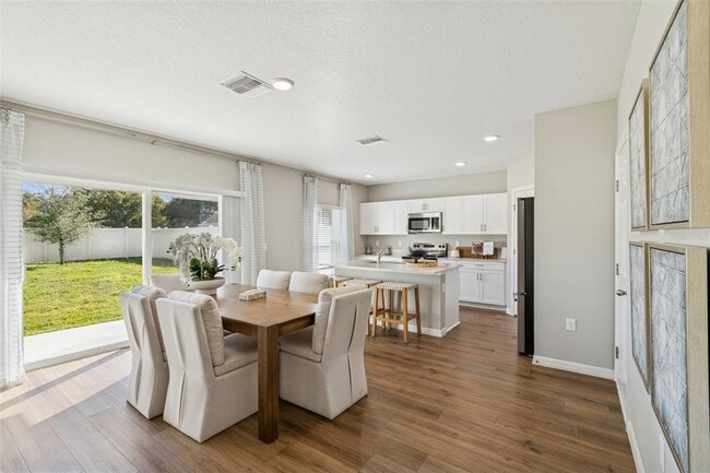 Building Photo - 601 Ambleside Dr