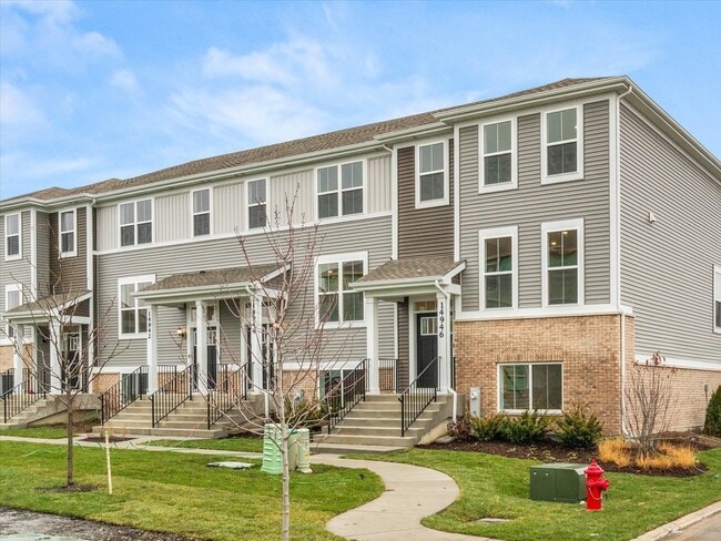 Primary Photo - 14946 Dyer Ln