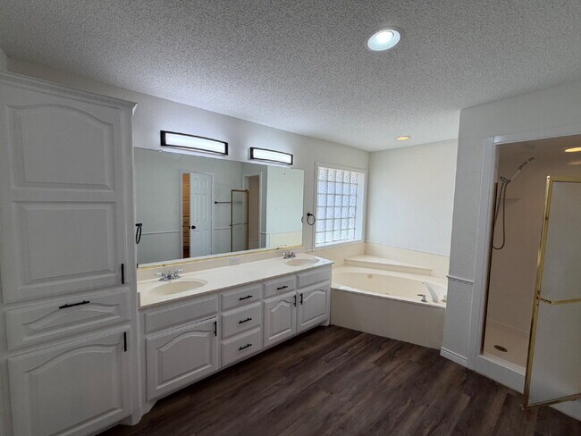 Building Photo - Beautiful Newly Updated Home in Whisperwood!
