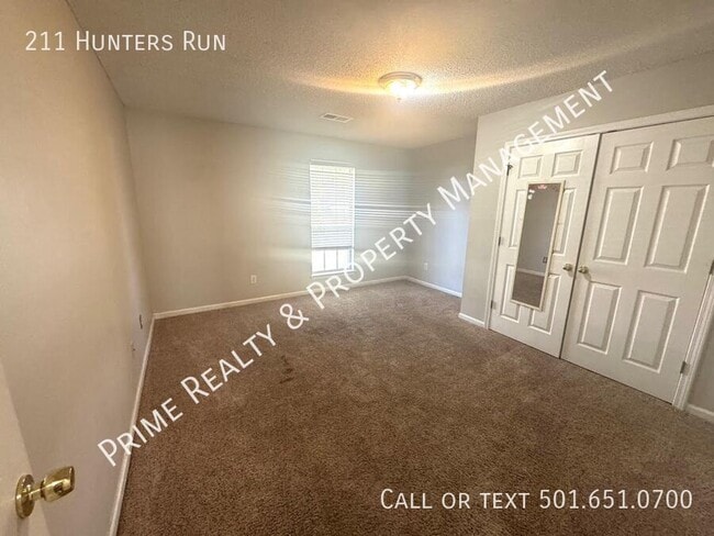 Building Photo - 211 Hunters Run