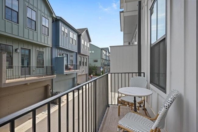 Building Photo - 121 Chestnut Cir