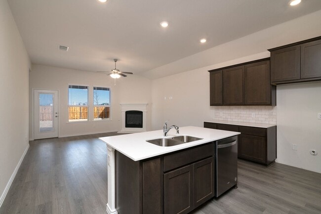 Building Photo - GORGEOUS 4 BEDROOM HOME LOCATED IN ANNA, TEXAS!