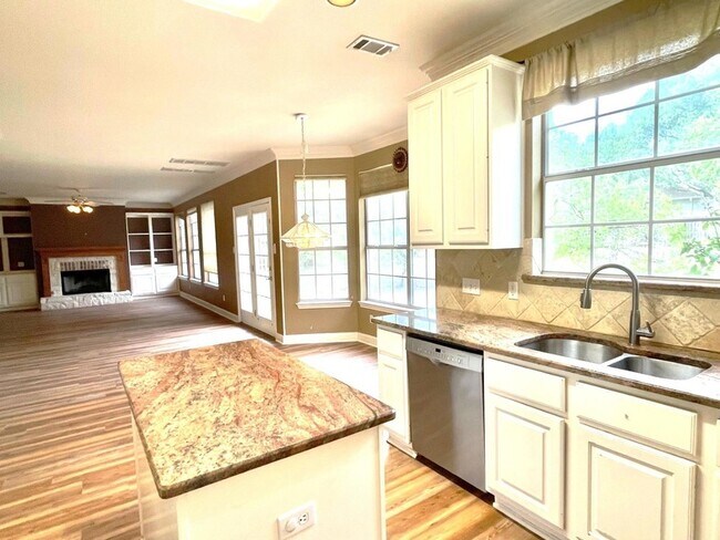 Building Photo - 8028 Bottlebrush Dr