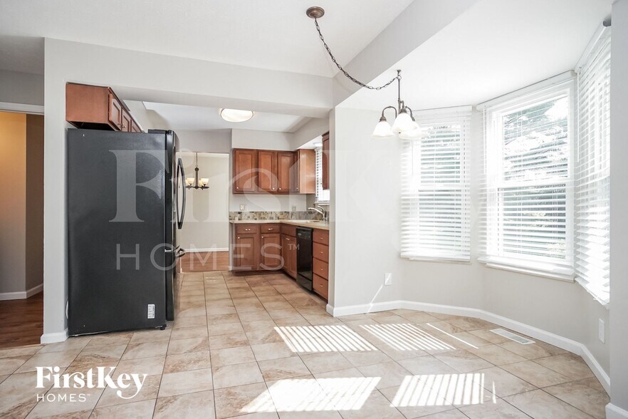 Building Photo - 935 Saffron Ln