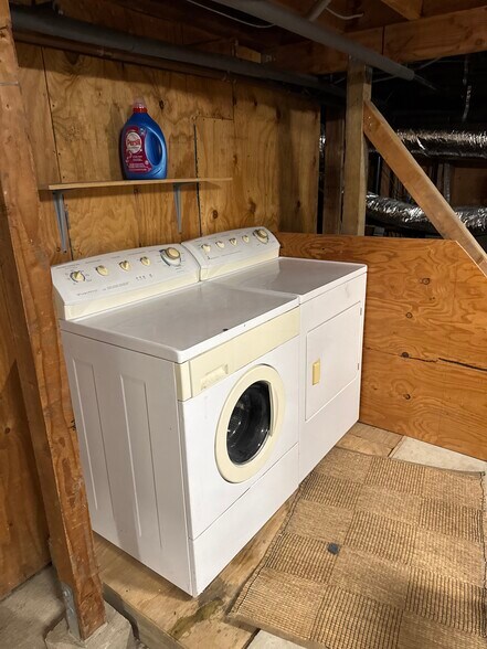 Building Photo - 966 Manzanita St