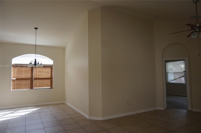 Building Photo - 3964 NE 11th Dr