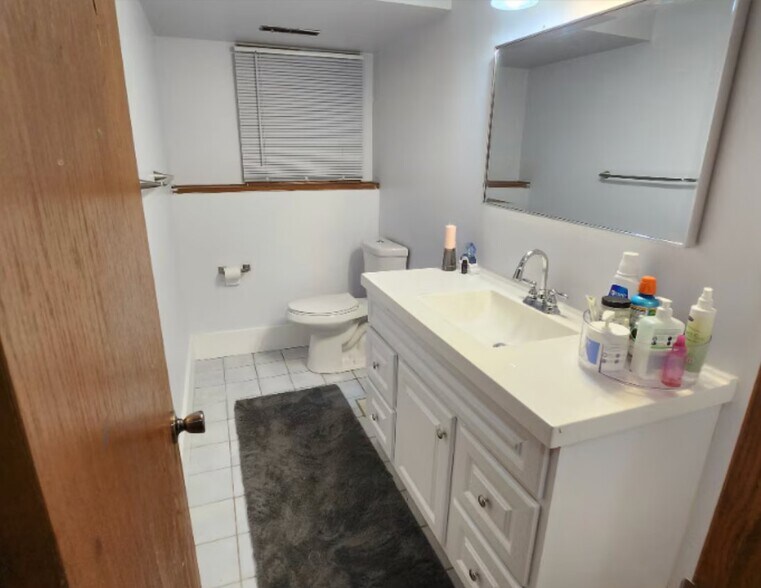 Building Photo - 1305 Buena Vista Dr