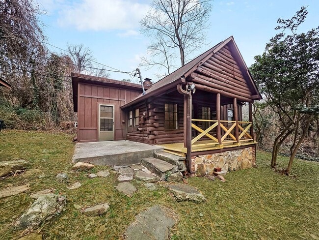 Building Photo - Hidden Gem: Adorable 1BR Cabin in Druid Hills