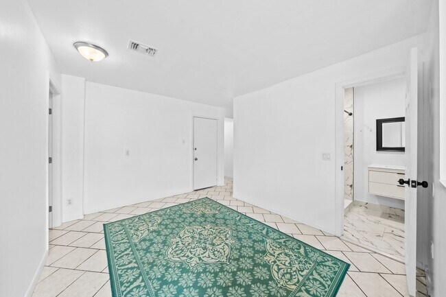 Building Photo - 16723 Running Quail Ct