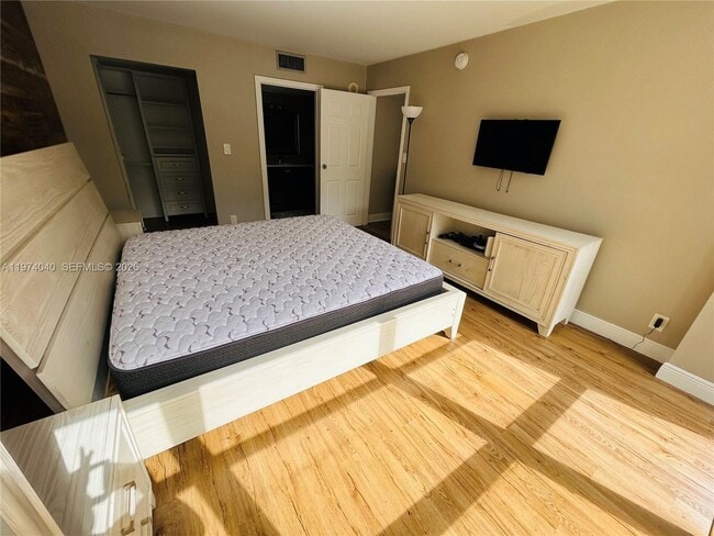 Building Photo - 17021 N Bay Rd