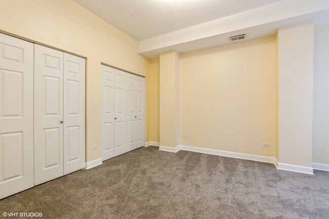 Building Photo - 5758 N California Ave