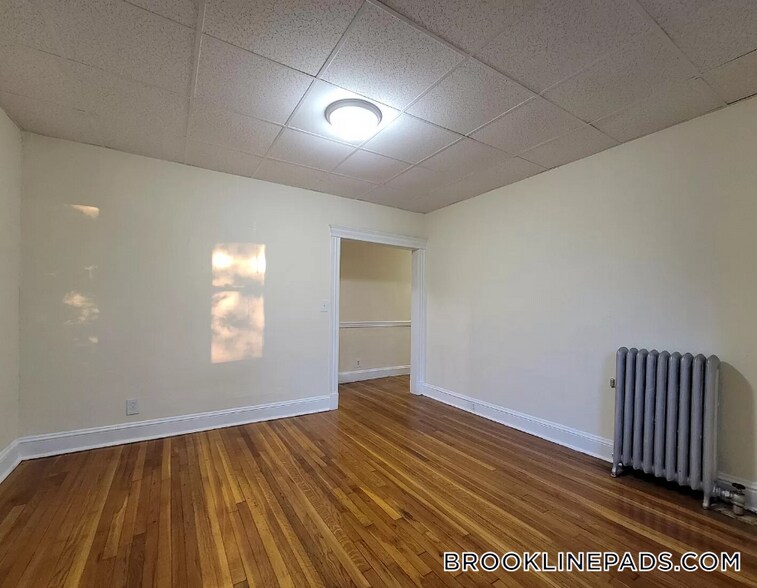 Building Photo - 364 Riverway