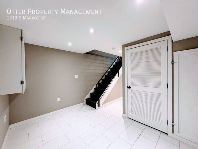 Building Photo - 1319 S Markoe St