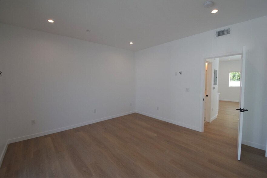 Building Photo - 5915 Fair Ave