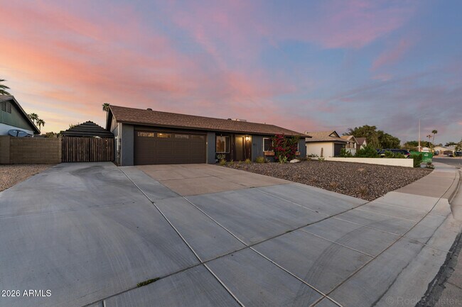 Building Photo - 2200 N Los Altos Dr