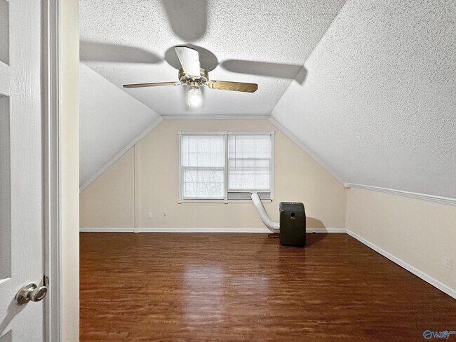 Building Photo - 112 Betty Garrett Dr