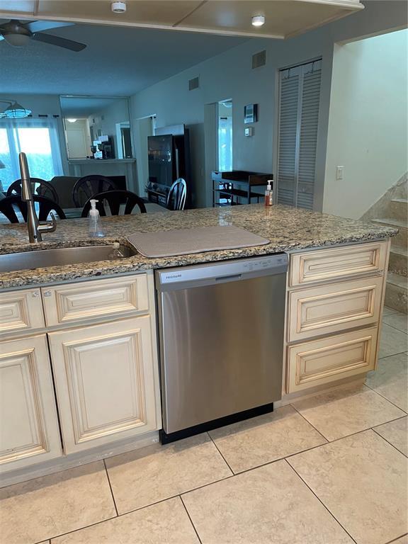 Building Photo - 6260 Sun Blvd