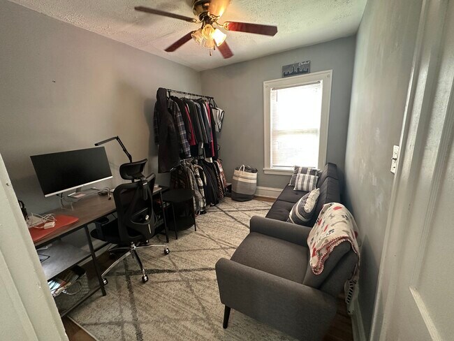 Building Photo - 1364 Bonnieview Ave