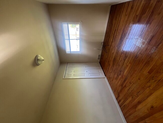 Building Photo - 3750 Buena Vista St