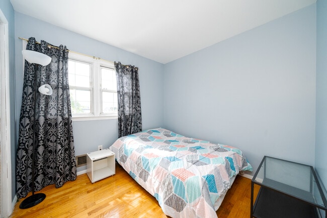 Building Photo - 9 Giles Ave