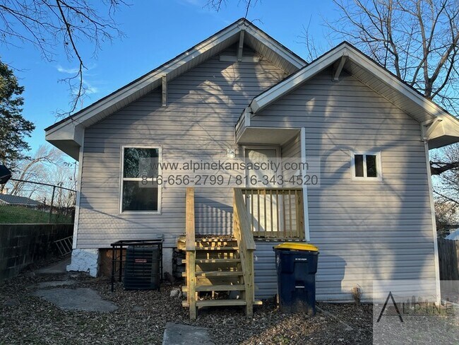 Building Photo - Fresh & Updated, Vouchers OK!