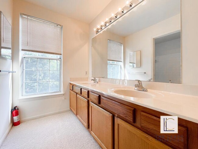 Building Photo - 15412 Overlea Ct