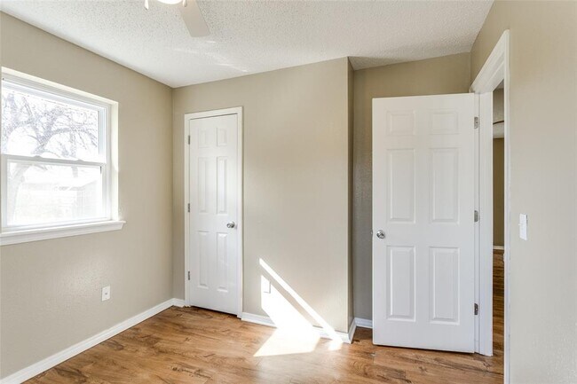 Building Photo - 645 Lloyd Ave