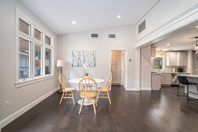Building Photo - 743 Bison Dr