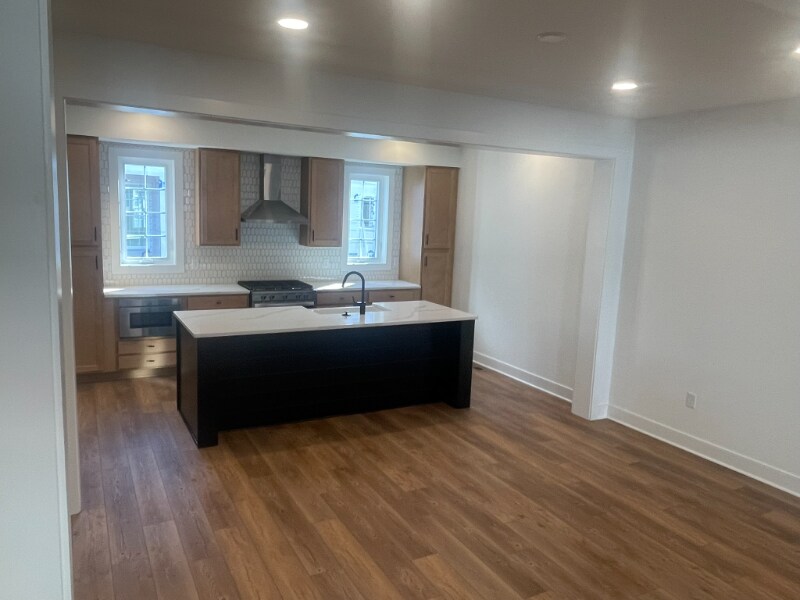 Building Photo - 305 Frederick Wy