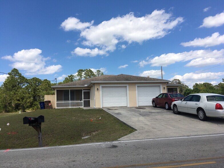 Building Photo - 4400-4402 Douglas Ln